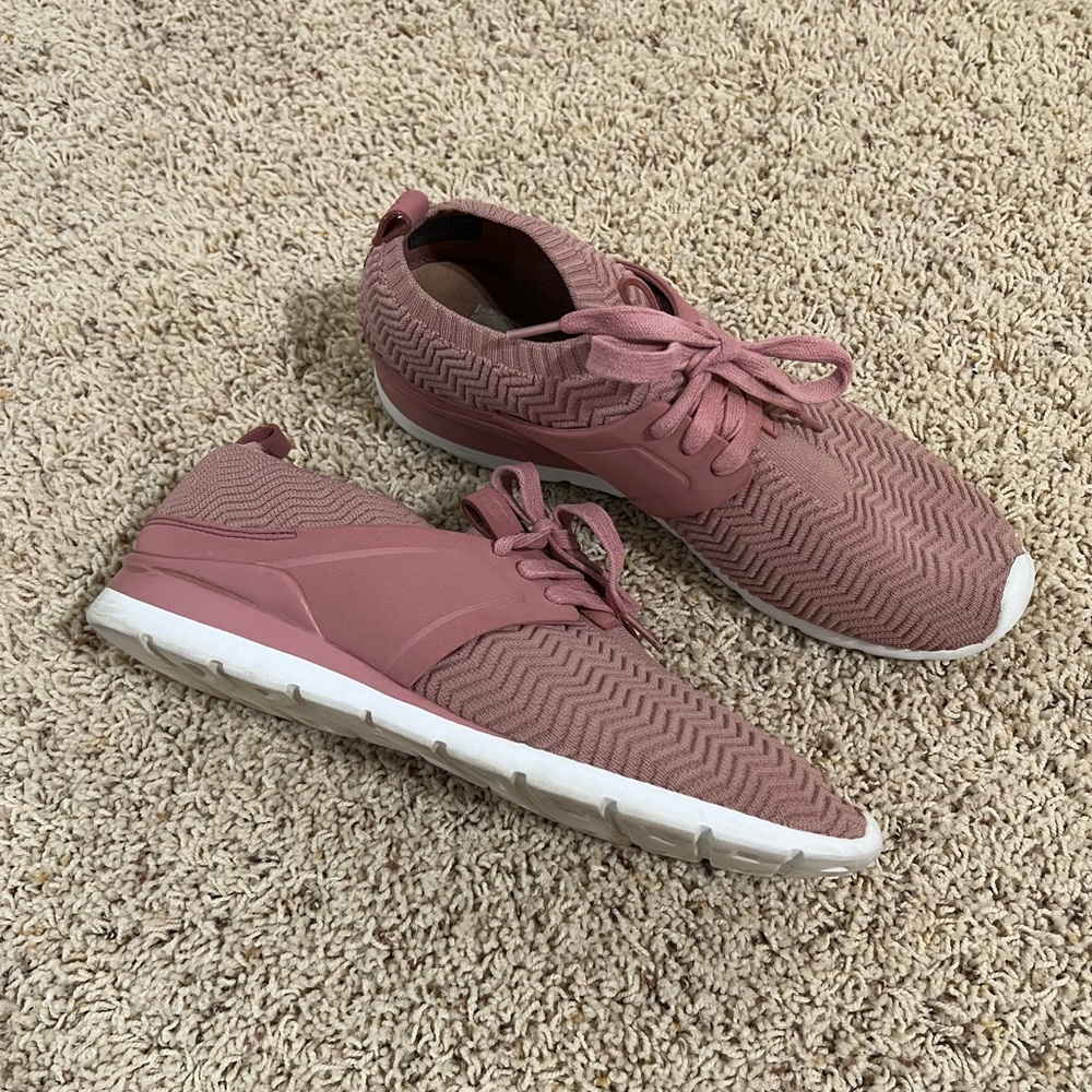Treadlite By Ugg Willows Trainer (Us 10) View 2